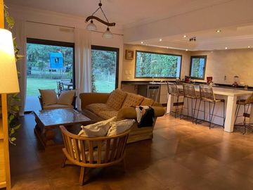 Casa en venta - 3 Dormitorios 3 Baños - 800Mts2 - Miramar