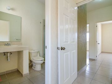 CASA EN VENTA EN FRACC. ALTA CALIFORNIA, TLAJOMULCO DE ZUÑIGA, JALISCO.