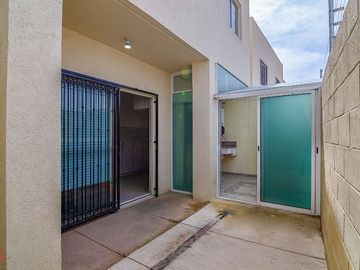 CASA EN VENTA EN FRACC. ALTA CALIFORNIA, TLAJOMULCO DE ZUÑIGA, JALISCO.