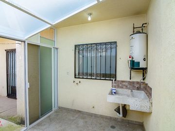 CASA EN VENTA EN FRACC. ALTA CALIFORNIA, TLAJOMULCO DE ZUÑIGA, JALISCO.