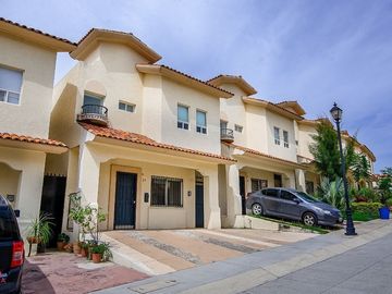 CASA EN VENTA EN FRACC. ALTA CALIFORNIA, TLAJOMULCO DE ZUÑIGA, JALISCO.