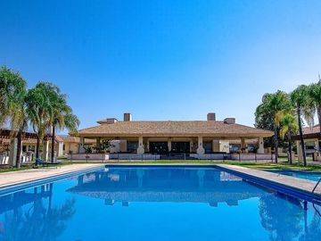 CASA EN VENTA EN FRACC. ALTA CALIFORNIA, TLAJOMULCO DE ZUÑIGA, JALISCO.