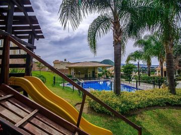 CASA EN VENTA EN FRACC. ALTA CALIFORNIA, TLAJOMULCO DE ZUÑIGA, JALISCO.