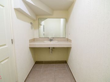 CASA EN VENTA EN FRACC. ALTA CALIFORNIA, TLAJOMULCO DE ZUÑIGA, JALISCO.