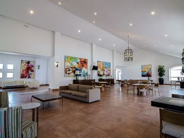 CASA EN VENTA EN FRACC. ALTA CALIFORNIA, TLAJOMULCO DE ZUÑIGA, JALISCO.