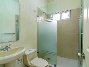 CASA EN VENTA EN FRACC. ALTA CALIFORNIA, TLAJOMULCO DE ZUÑIGA, JALISCO.
