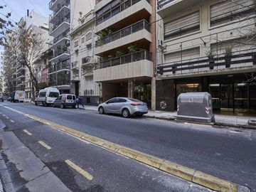 DUPLEX VENTA A 1 CUADRA  PLAZA VICENTE LOPEZ CON 4 DORMITORIOS.LUMINOSO