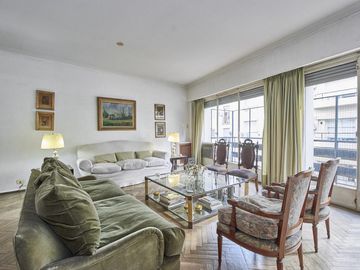 DUPLEX VENTA A 1 CUADRA  PLAZA VICENTE LOPEZ CON 4 DORMITORIOS.LUMINOSO