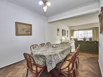 DUPLEX VENTA A 1 CUADRA  PLAZA VICENTE LOPEZ CON 4 DORMITORIOS.LUMINOSO
