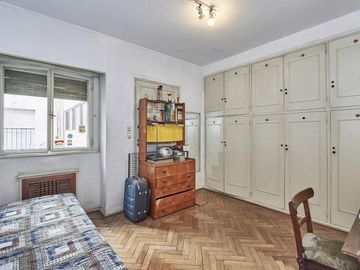 DUPLEX VENTA A 1 CUADRA  PLAZA VICENTE LOPEZ CON 4 DORMITORIOS.LUMINOSO