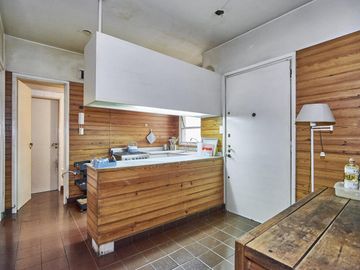 DUPLEX VENTA A 1 CUADRA  PLAZA VICENTE LOPEZ CON 4 DORMITORIOS.LUMINOSO