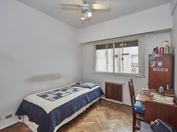 DUPLEX VENTA A 1 CUADRA  PLAZA VICENTE LOPEZ CON 4 DORMITORIOS.LUMINOSO
