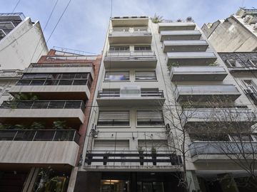 DUPLEX VENTA A 1 CUADRA  PLAZA VICENTE LOPEZ CON 4 DORMITORIOS.LUMINOSO