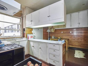 DUPLEX VENTA A 1 CUADRA  PLAZA VICENTE LOPEZ CON 4 DORMITORIOS.LUMINOSO