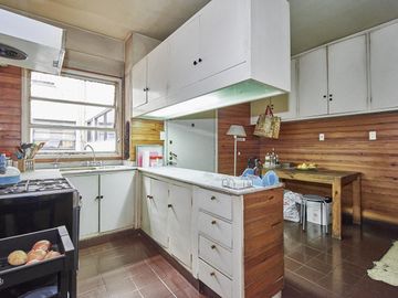DUPLEX VENTA A 1 CUADRA  PLAZA VICENTE LOPEZ CON 4 DORMITORIOS.LUMINOSO