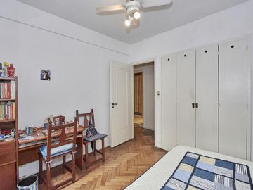 DUPLEX VENTA A 1 CUADRA  PLAZA VICENTE LOPEZ CON 4 DORMITORIOS.LUMINOSO