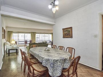 DUPLEX VENTA A 1 CUADRA  PLAZA VICENTE LOPEZ CON 4 DORMITORIOS.LUMINOSO