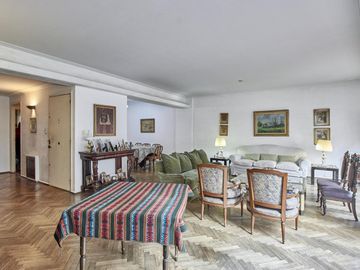 DUPLEX VENTA A 1 CUADRA  PLAZA VICENTE LOPEZ CON 4 DORMITORIOS.LUMINOSO