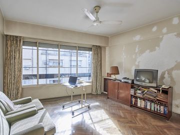 DUPLEX VENTA A 1 CUADRA  PLAZA VICENTE LOPEZ CON 4 DORMITORIOS.LUMINOSO