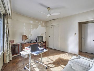 DUPLEX VENTA A 1 CUADRA  PLAZA VICENTE LOPEZ CON 4 DORMITORIOS.LUMINOSO