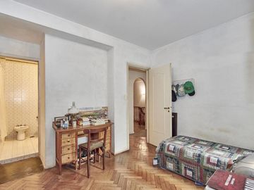 DUPLEX VENTA A 1 CUADRA  PLAZA VICENTE LOPEZ CON 4 DORMITORIOS.LUMINOSO