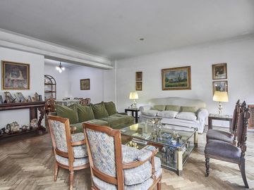DUPLEX VENTA A 1 CUADRA  PLAZA VICENTE LOPEZ CON 4 DORMITORIOS.LUMINOSO