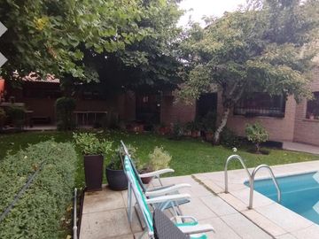 En Venta Casa 4 dormitorios con Pileta, B°Cumelén, Neuquén
