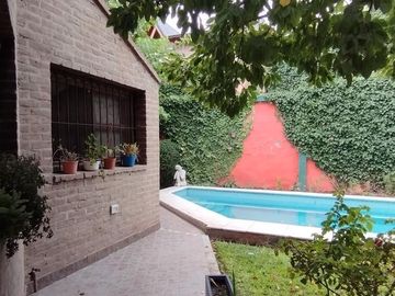 En Venta Casa 4 dormitorios con Pileta, B°Cumelén, Neuquén