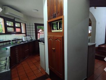En Venta Casa 4 dormitorios con Pileta, B°Cumelén, Neuquén
