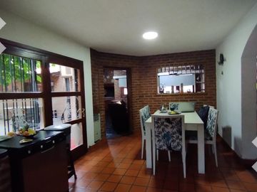 En Venta Casa 4 dormitorios con Pileta, B°Cumelén, Neuquén
