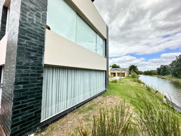 Casa en  venta en Barrio Privado San Eliseo Canning