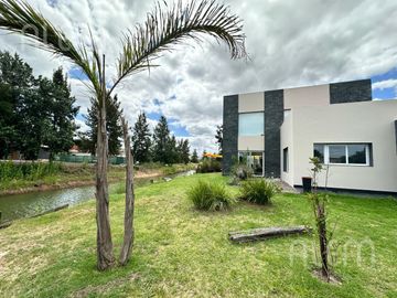 Casa en  venta en Barrio Privado San Eliseo Canning