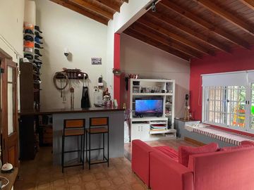 Casa en venta - 3 Dormitorios 2 Baños - 247Mts2 - Pilar