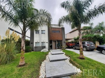 Venta casa 6 ambientes con terraza y piscina Altos de Hudson II