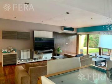 Venta casa 6 ambientes con terraza y piscina Altos de Hudson II