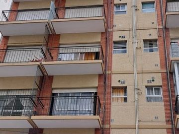 1 amb al frente con balcon- centro MDP