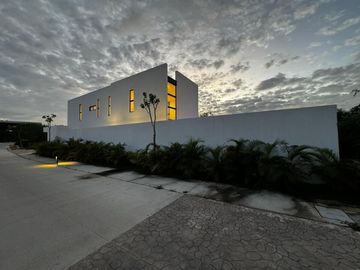 Casa en venta en Mérida, Privada Silvesta, Cholul ( L. 15)