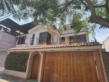 VENDO LINDA CASA EN ATE MAYORAZGO