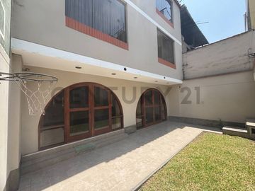 VENDO LINDA CASA EN ATE MAYORAZGO