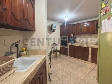 VENDO LINDA CASA EN ATE MAYORAZGO