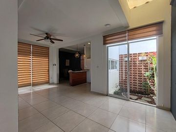 CASA EN VENTA EB EL FRACC. LOMAS DE LA RIOJA, RIVIERA VERACRUZANA. ALVARADO, VERACRUZ