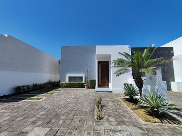CASA EN VENTA EB EL FRACC. LOMAS DE LA RIOJA, RIVIERA VERACRUZANA. ALVARADO, VERACRUZ