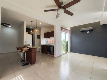 CASA EN VENTA EB EL FRACC. LOMAS DE LA RIOJA, RIVIERA VERACRUZANA. ALVARADO, VERACRUZ