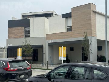 Casas disponibles en fraccionamiento privado en  Apodaca con BONO DE REGALO!