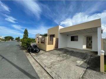 Se Vende Casa en Residencial La Arboleda, Cluster Los Olivos