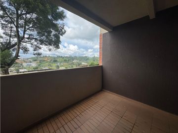 Vendo apartamento con linda vista y doble balcon