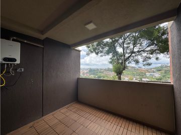 Vendo apartamento con linda vista y doble balcon