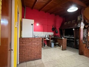 Casa para 2 Familias en venta en Avellaneda Oeste