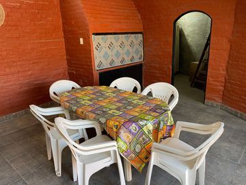 Casa con pileta en venta a 100 metros de Ruta N1