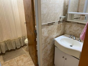 Casa con pileta en venta a 100 metros de Ruta N1